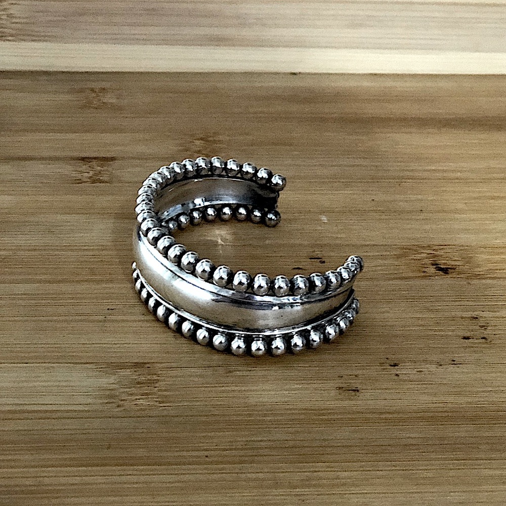 $218 Large Estate Cuff Sterling Silver Marked 925 - Picture 3 of 11